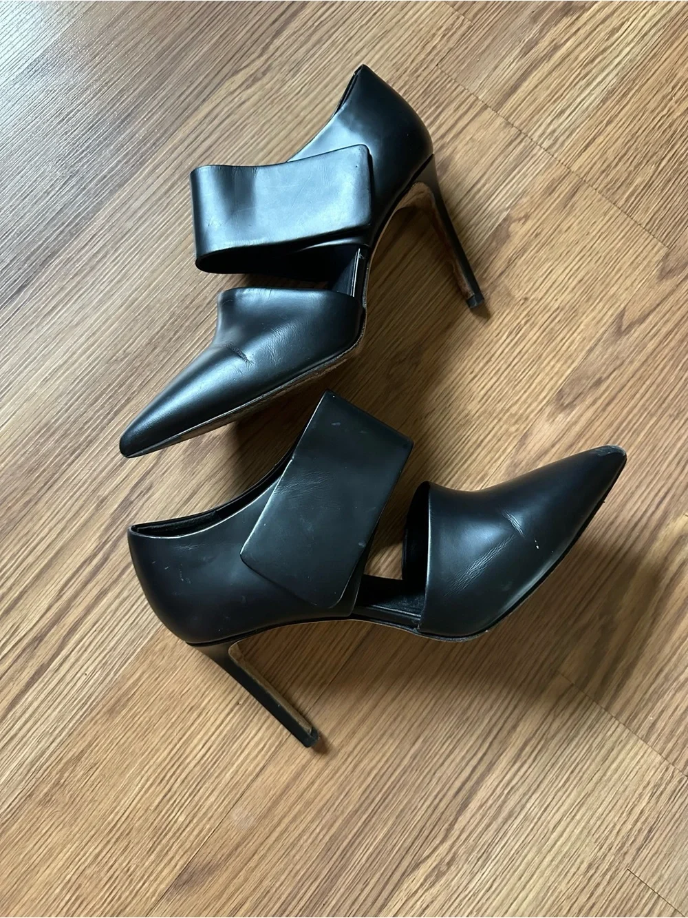 Vince Black Leather Pumps